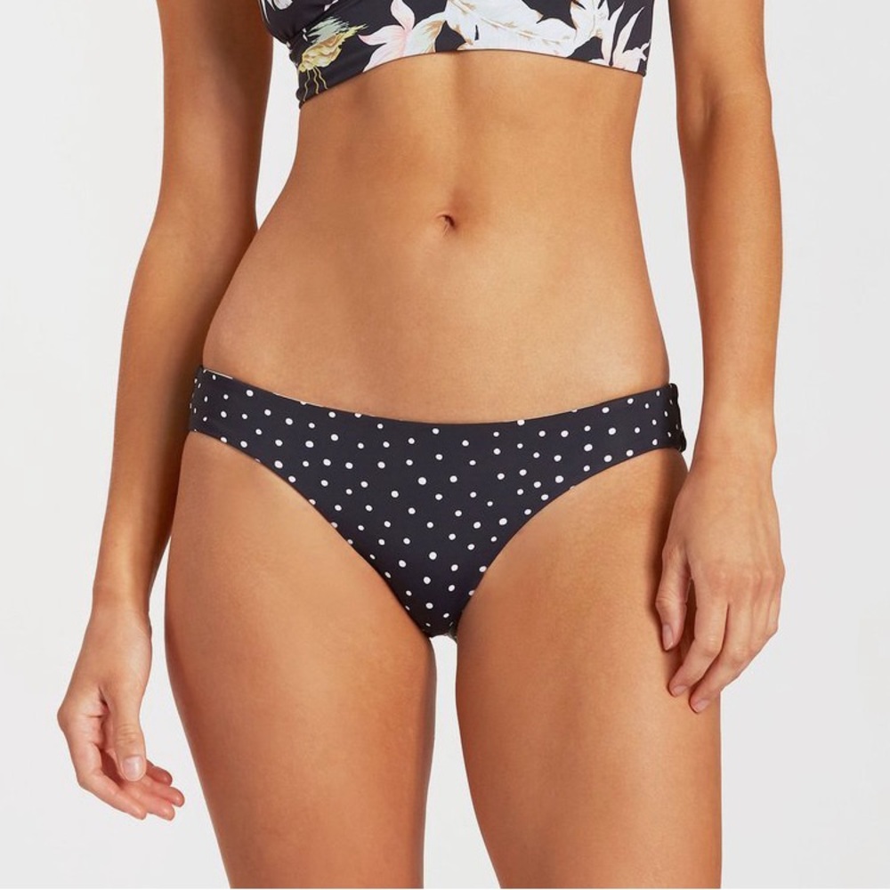 Billabong •• Reese Underwire Bikini Top | Reversible Floral Lowrider Bottom - Picture 4 of 16